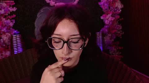 Roxanee online show from May 2026 09:01:02 PM