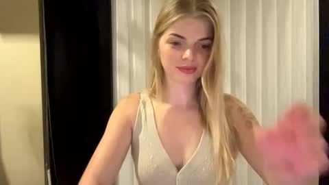 Mira online show from September 2025 08:45:02 PM