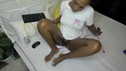 Snapshot of sweet_spoon chatting on December 2024 12:02:01 PM Nina online show from December 2024 12:02:01 PM