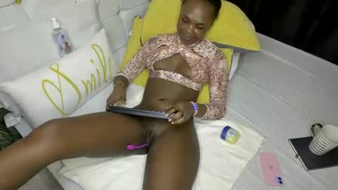 Snapshot of sweet_spoon chatting on December 2024 09:17:01 PM Nina online show from December 2024 09:17:01 PM