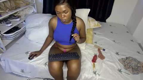 Snapshot of sweet_spoon chatting on November 2025 11:31:01 AM Nina online show from November 2025 11:31:01 AM