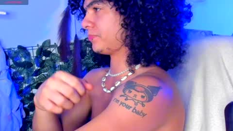 Snapshot of sweet_vond chatting on January 2025 04:23:02 AM Steven independent model online show from January 2025 04:23:02 AM