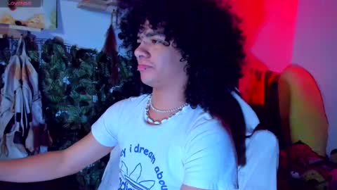 Snapshot of sweet_vond chatting on March 2025 07:49:02 AM Steven independent model online show from March 2025 07:49:02 AM