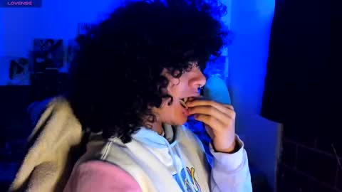 Snapshot of sweet_vond chatting on March 2025 04:45:02 AM Steven independent model online show from March 2025 04:45:02 AM