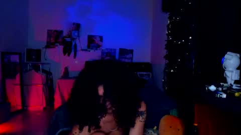 Snapshot of sweet_vond chatting on November 2025 12:00:02 AM Steven independent model online show from November 2025 12:00:02 AM