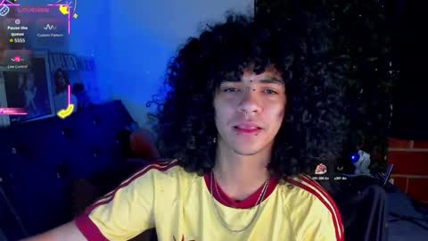 Snapshot of sweet_vond chatting on November 2025 11:29:01 PM Steven independent model online show from November 2025 11:29:01 PM