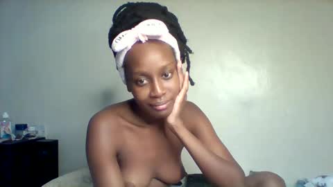 Snapshot of sweet_xtin12 chatting on October 2025 06:36:01 PM Sexy petite online show from October 2025 06:36:01 PM