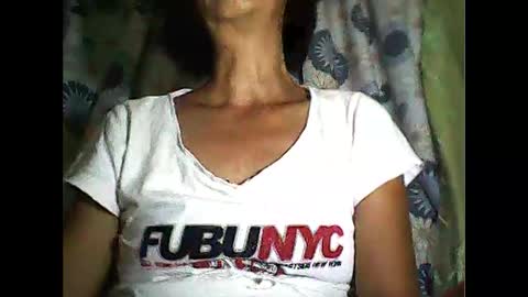 Snapshot of sweetbella24 chatting on October 2025 01:10:02 PM im anne online show from October 2025 01:10:02 PM