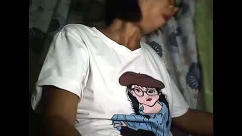 Snapshot of sweetbella24 chatting on October 2025 01:18:02 PM im anne online show from October 2025 01:18:02 PM