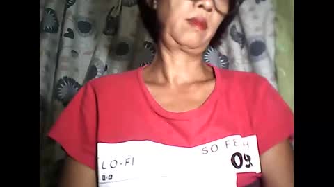 Snapshot of sweetbella24 chatting on December 2025 01:16:02 PM im anne online show from December 2025 01:16:02 PM