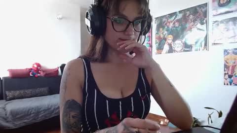 Snapshot of sweetbella_444 chatting on September 2025 05:27:01 PM Bella online show from September 2025 05:27:01 PM