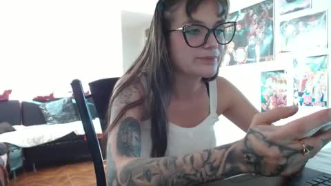 Snapshot of sweetbella_444 chatting on October 2025 08:59:01 PM Bella online show from October 2025 08:59:01 PM