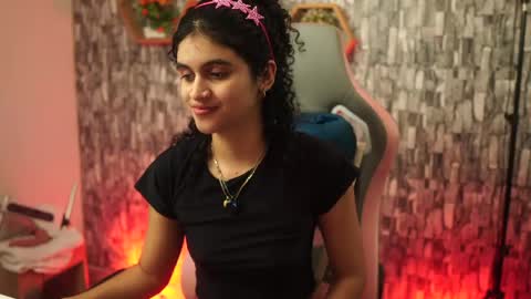 Salom independent model online show from April 2026 07:58:01 PM