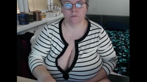 Sweetboobs85h online show from January 2026 07:11:01 PM