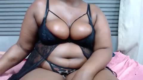 Snapshot of sweetcandypussy25 chatting on February 2026 01:20:01 AM queen online show from February 2026 01:20:01 AM