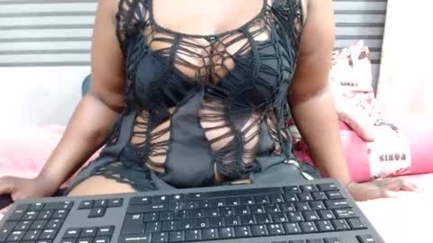 Snapshot of sweetcandypussy25 chatting on February 2026 12:07:01 AM queen online show from February 2026 12:07:01 AM