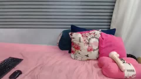 Snapshot of sweetcandypussy25 chatting on February 2026 04:27:02 PM queen online show from February 2026 04:27:02 PM