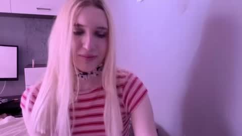 Snapshot of sweetcrystalll chatting on June 2026 02:41:01 PM sweetcrystalll online show from June 2026 02:41:01 PM