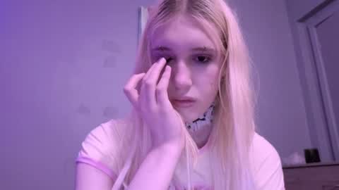 Snapshot of sweetcrystalll chatting on June 2026 12:19:02 AM sweetcrystalll online show from June 2026 12:19:02 AM