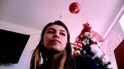 Dani   online show from December 2024 07:32:02 PM