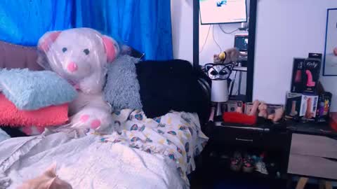 Dani   online show from October 2025 03:46:02 PM