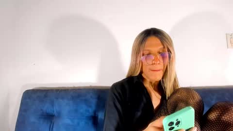 Snapshot of sweetdesaire chatting on February 2025 09:05:02 PM Amelia online show from February 2025 09:05:02 PM