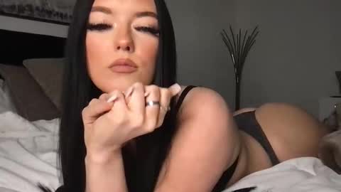 Gracie  online show from December 2025 04:07:01 AM