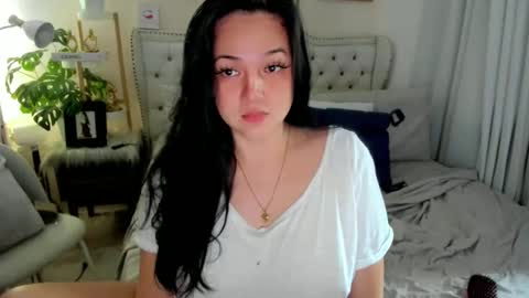 Layla online show from October 2025 02:01:02 AM