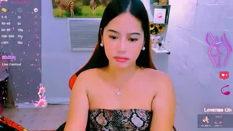 Snapshot of sweetienicole chatting on October 2025 05:23:02 PM Nicole online show from October 2025 05:23:02 PM