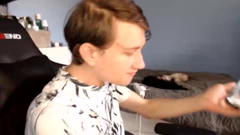 Snapshot of sweetietwin chatting on February 2026 09:31:02 AM CAT online show from February 2026 09:31:02 AM