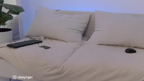 SweetKira1 online show from October 2025 06:45:01 AM