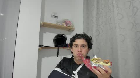 Snapshot of sweetlian_04 chatting on October 2025 02:01:02 AM Lian online show from October 2025 02:01:02 AM