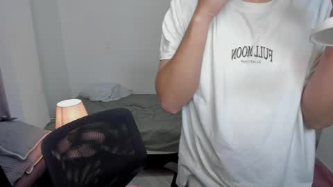 Snapshot of sweetlian_04 chatting on May 2026 01:32:02 AM Lian online show from May 2026 01:32:02 AM