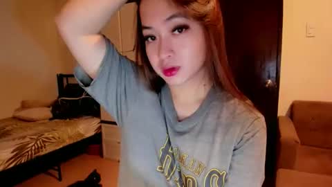 Snapshot of sweetlovepinay04 chatting on October 2025 02:50:02 PM Zoe online show from October 2025 02:50:02 PM