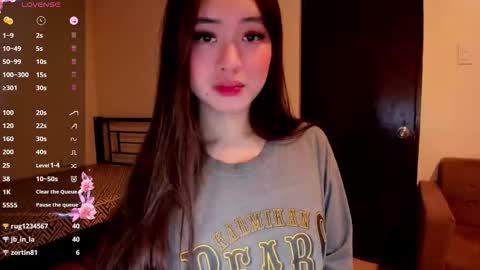 Snapshot of sweetlovepinay04 chatting on November 2025 04:23:01 AM Zoe online show from November 2025 04:23:01 AM