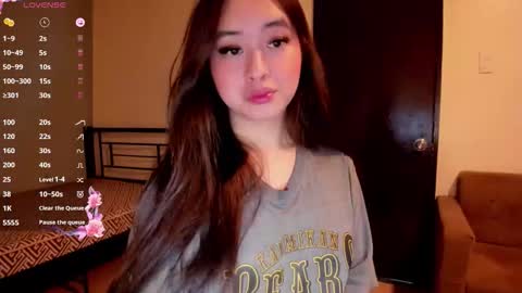 Snapshot of sweetlovepinay04 chatting on November 2025 04:46:01 AM Zoe online show from November 2025 04:46:01 AM