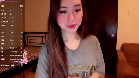 Snapshot of sweetlovepinay04 chatting on November 2025 04:55:02 AM Zoe online show from November 2025 04:55:02 AM