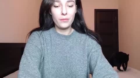 Mia online show from December 2025 05:33:02 PM