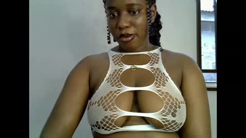 Snapshot of sweetpetitgirl chatting on June 2026 05:22:02 PM LILY BRANDY online show from June 2026 05:22:02 PM