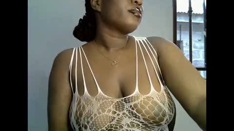 Snapshot of sweetpetitgirl chatting on June 2026 05:39:01 PM LILY BRANDY online show from June 2026 05:39:01 PM