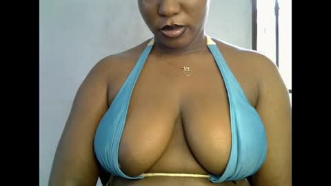 Snapshot of sweetpetitgirl chatting on June 2026 08:17:01 AM LILY BRANDY online show from June 2026 08:17:01 AM