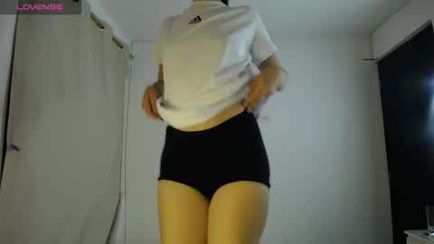 Snapshot of sweetpink1_ chatting on September 2025 03:33:02 AM Caro  Lily online show from September 2025 03:33:02 AM