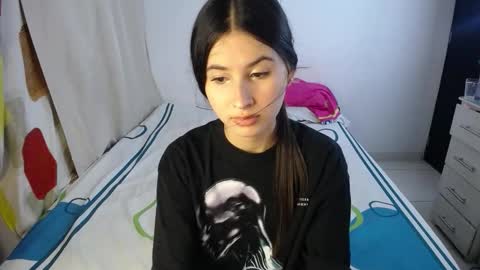 Snapshot of sweetpink1_ chatting on October 2025 03:53:01 AM Caro  Lily online show from October 2025 03:53:01 AM