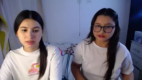 Snapshot of sweetpink1_ chatting on October 2025 02:47:02 AM Caro  Lily online show from October 2025 02:47:02 AM