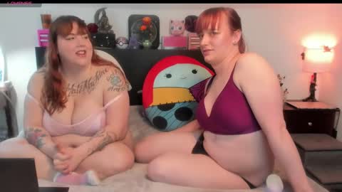 Snapshot of sweetsapphics chatting on January 2025 02:31:02 PM ruby and scarlet online show from January 2025 02:31:02 PM