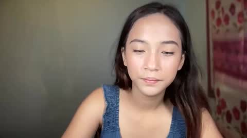 Mia online show from November 2025 01:17:02 PM