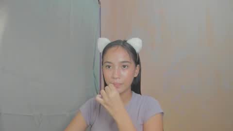 Mia online show from December 2025 02:37:02 PM