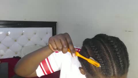 sweetslyvie online show from April 2026 07:03:02 AM