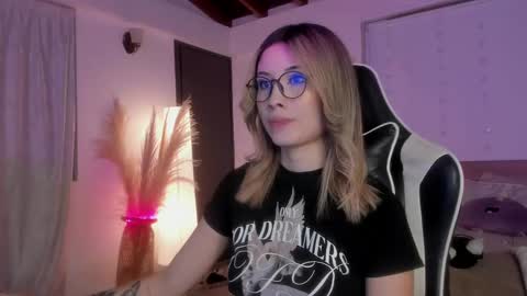 Snapshot of sweett_catt1 chatting on February 2025 08:28:02 AM Cat independent model online show from February 2025 08:28:02 AM