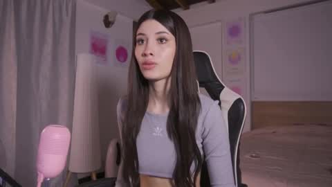 Snapshot of sweett_catt1 chatting on November 2025 04:25:02 AM Cat independent model online show from November 2025 04:25:02 AM